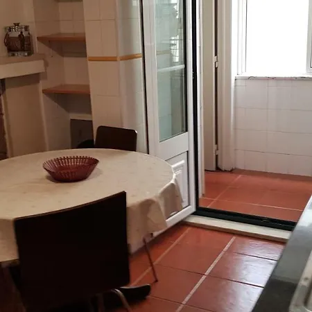 In Historic Apartment Lissabon