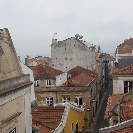 In Historic Apartment Lissabon